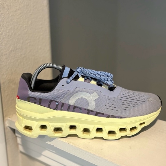 On Cloud Cloudmonster Comfort Running Shoes in color Nimbus Hay. Women's Size 9 - Picture 2 of 10